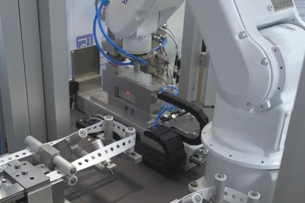 HO-MA MANUFACTURES ROBOT CELLS FOR CORONA – DIAGNOSTICS IN RECORD TIME