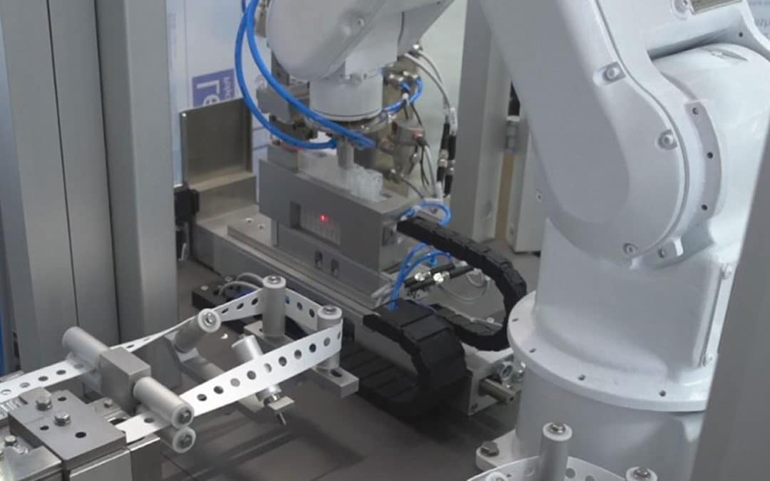 HO-MA fertigt Roboterzellen für CORONA – Diagnostik in Rekordzeit.
